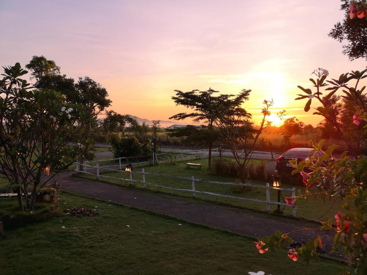 Terrua Main Ten Villa Garden Suan Phueng Exterior foto