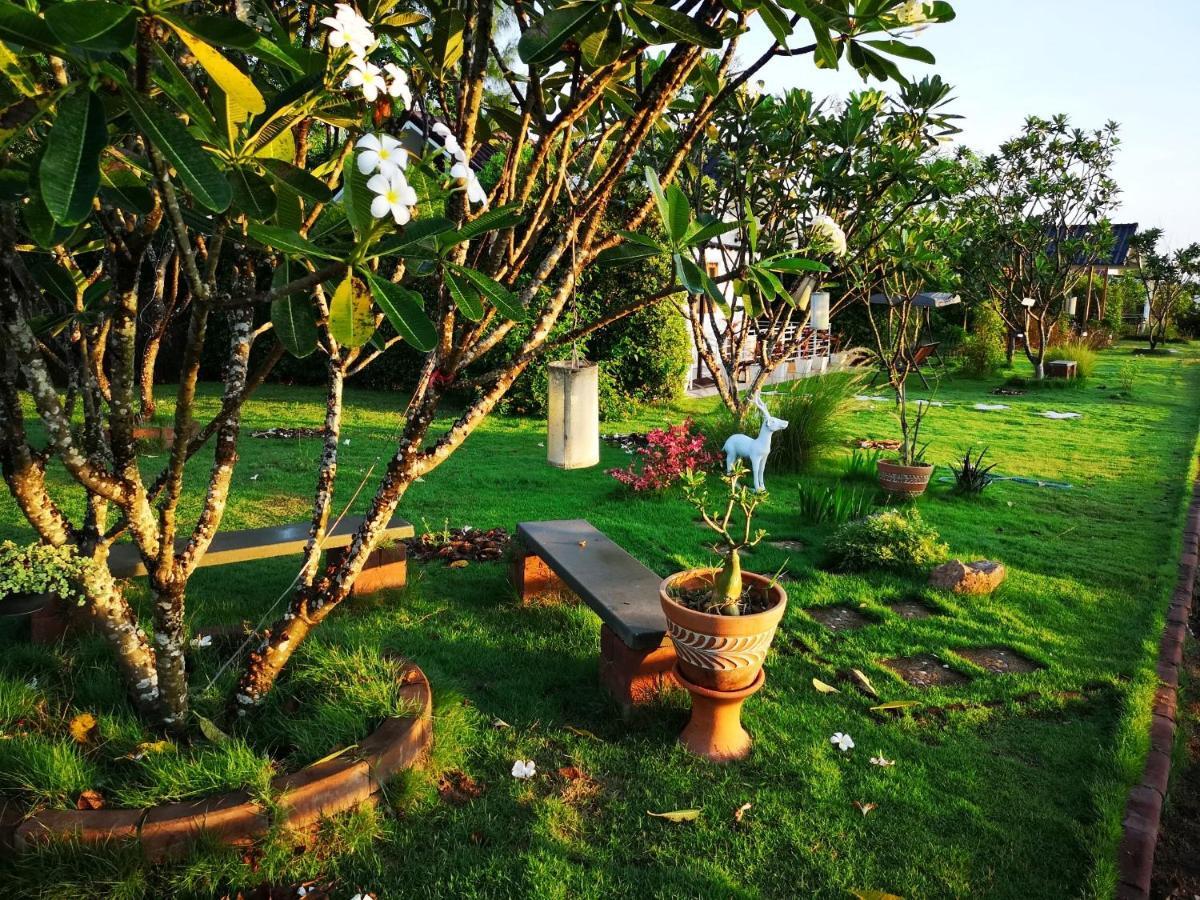 Terrua Main Ten Villa Garden Suan Phueng Exterior foto